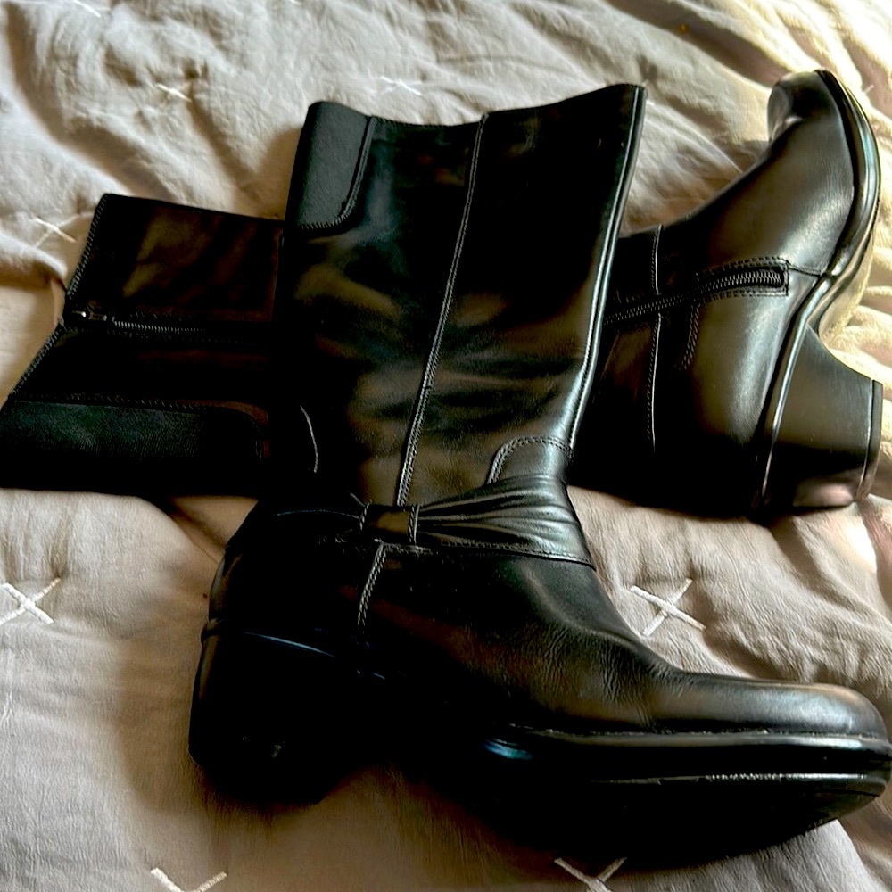 Clarks Black Boots. Size 9w, like new in box